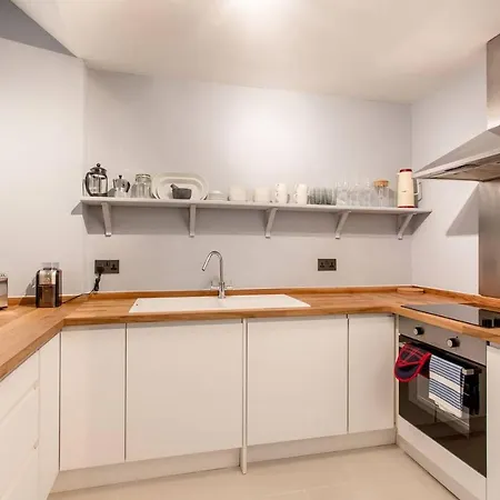 Ultra Stylish & Modern West End Apt Glasgow