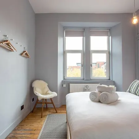 Ultra Stylish & Modern West End Apt
