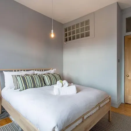 Ultra Stylish & Modern West End Apt Appartamento