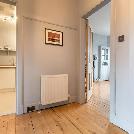 Ultra Stylish & Modern West End Apt * Glasgow
