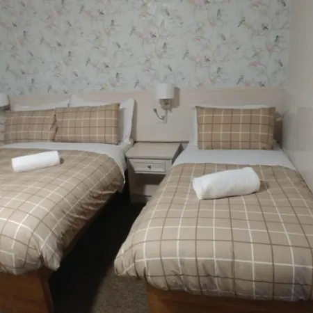 Clydebank 4*