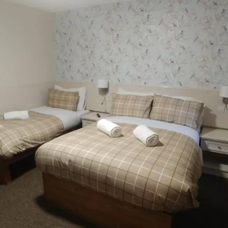 Clydebank 4*