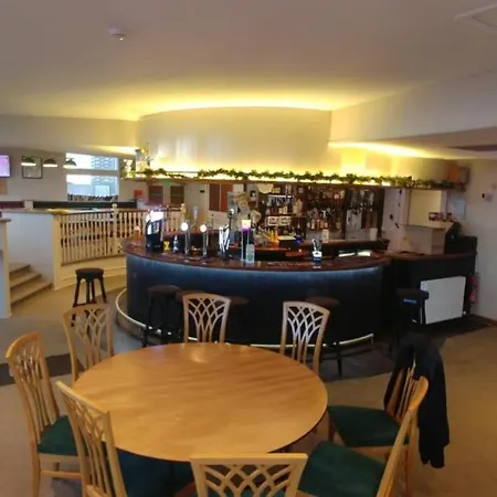 Clydebank 4*