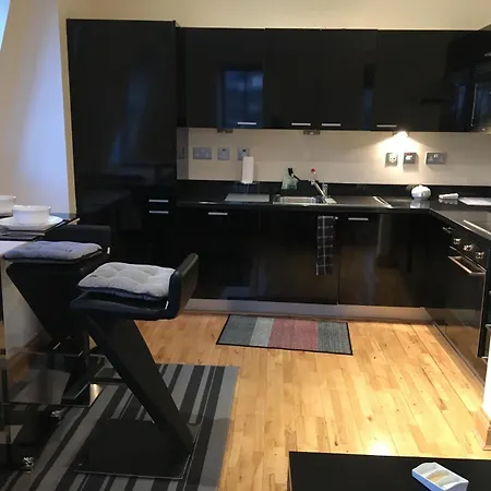 Local Stayz Hutcheson * Glasgow