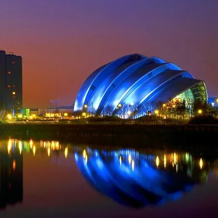 Bright And Cosy West End