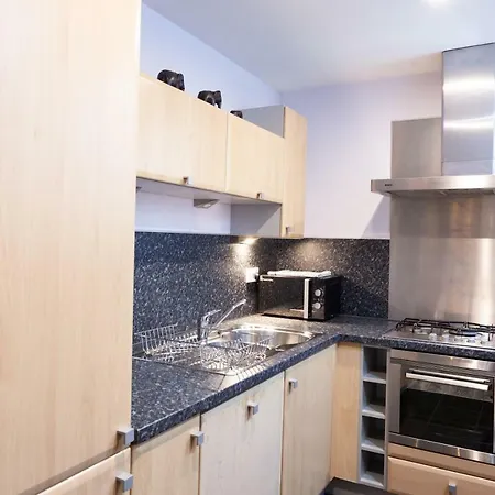 Riverside West End * Glasgow