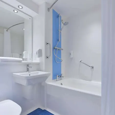 Travelodge Paisley Road 3*