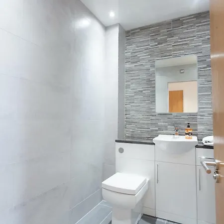 Centre With Free Secure Underground Parking Apartment