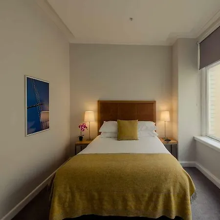 Premier George Square Hotel 4*