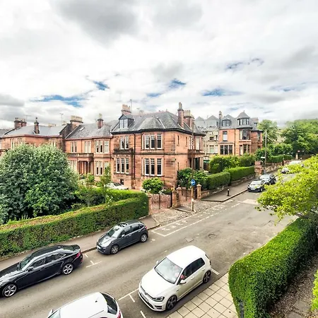 32 Victoria Crescent Road