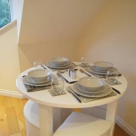 Modern, Cosy In Bearsden With Private Parking Glasgow