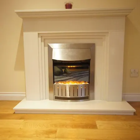 Modern, Cosy In Bearsden With Private Parking Lejlighed *