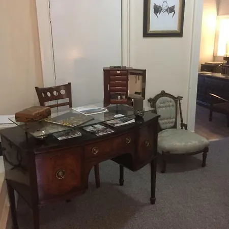 Bank Street Townhouse 3*