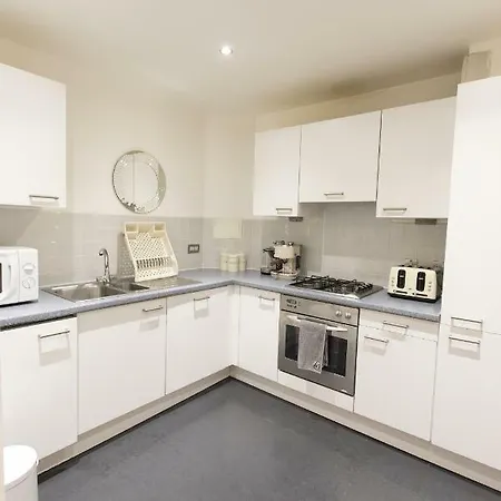 Apartment Bright, Spacious 2 Bedroom In The Heart Of City *