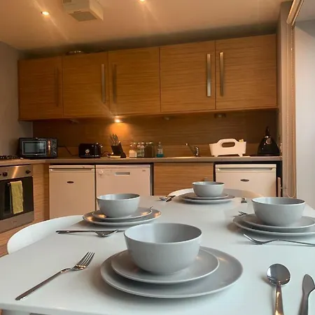 Merchant Modern 1 Bed Executive Flat Daire