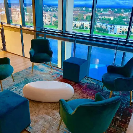 Centre - The Penthouse With Riverviews - 글라스고