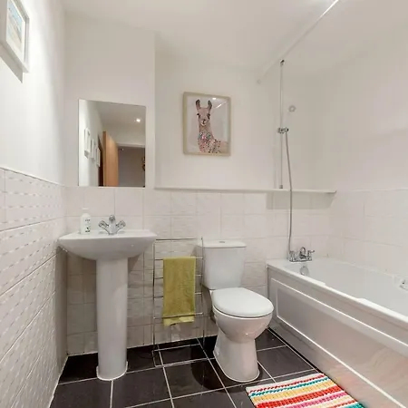 Daire Modern Riverfront Apt. 10 Mins From Hydro/secc