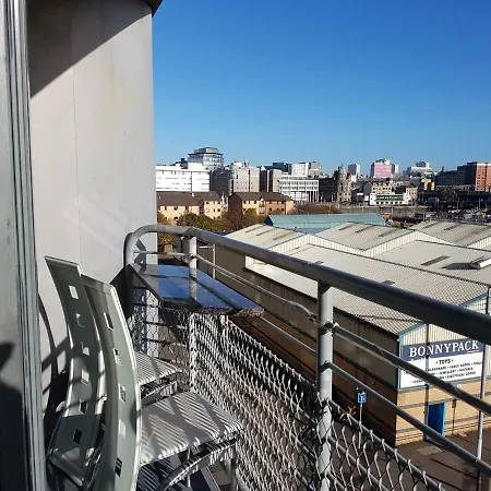 Glasgow's Centre Refined 3 Bedroom Apartment Glasgow