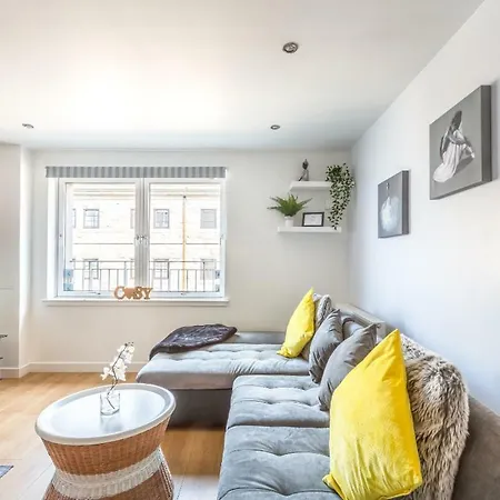 Cosy In Quiet City-centre With Car Park