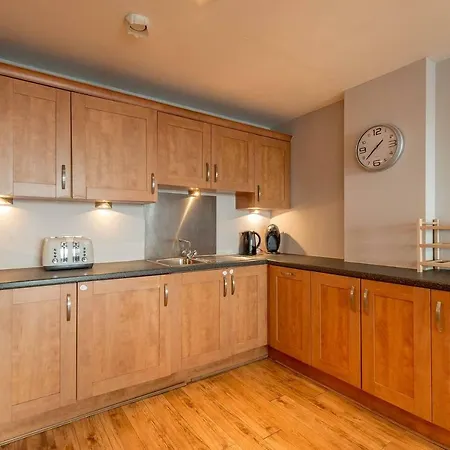 Modern Riverfront Apt. 10 Mins From Hydro/secc * Γλασκώβη