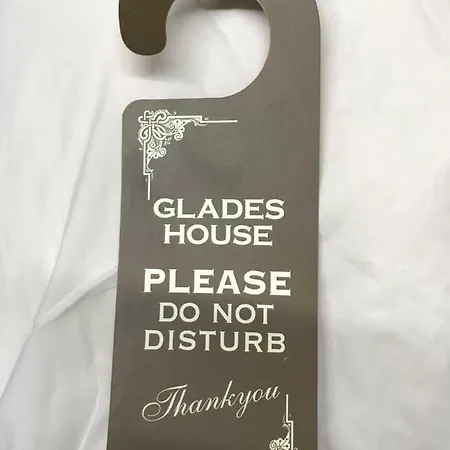 Guest house Glades House