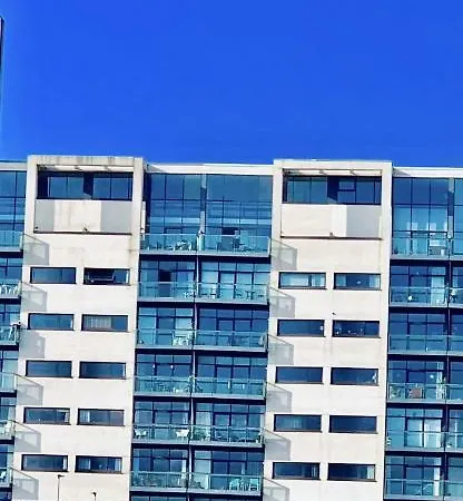 아파트 Centre - The Penthouse With Riverviews -