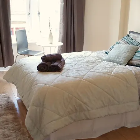 2 Bed In The West End *