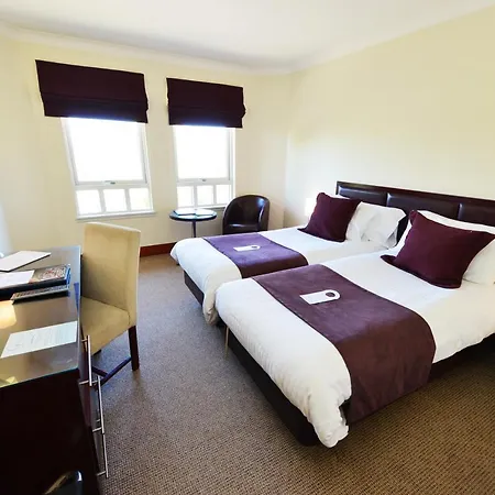 Glynhill & Near Airport 4*