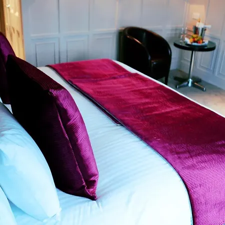 Glynhill & Near Airport Hotel