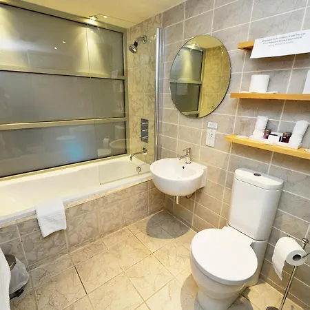Hotel Glynhill & Near Airport