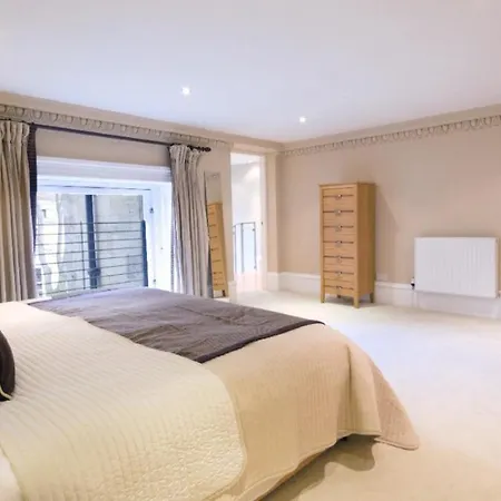 Grand In The Park Apartment *