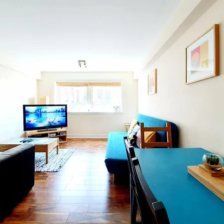 Apartment Bright, Spacious 2 Bedroom In The Heart Of City *