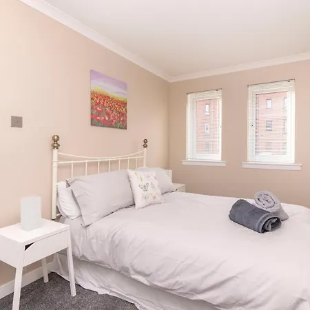 The Cluthar - Ground Floor West End Centre Rockvilla Flat & Parking