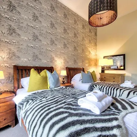 Amadeus Serviced Apartment *