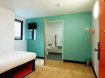 Easyhotel Otel 2*