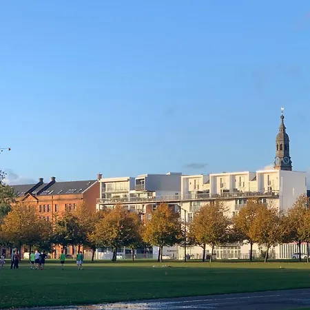 Glasgow City Single Room In Home-Share With Balcony & Parking 글라스고