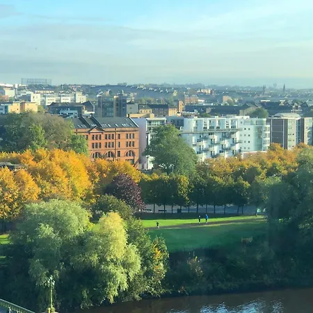 Glasgow City Single Room In Home-Share With Balcony & Parking 아파트 *