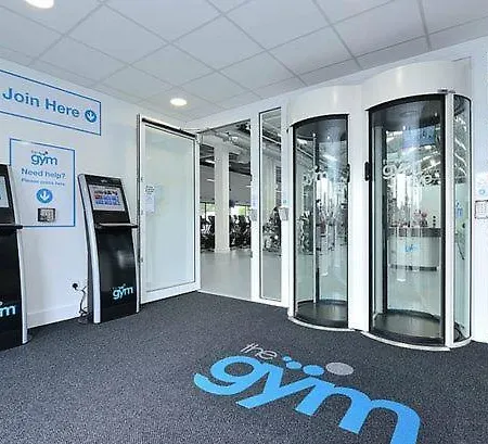 Station Skyline With Parking Lägenhet *