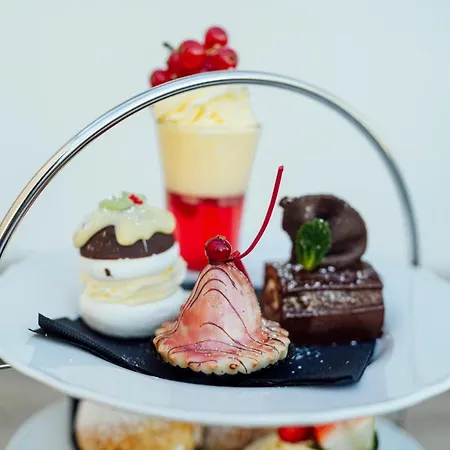 Hotel Sherbrooke Castle