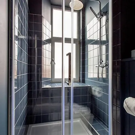 Ultra Stylish & Modern West End Apt *