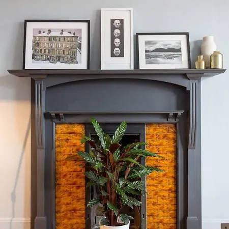 Ultra Stylish & Modern West End Apt Glasgow
