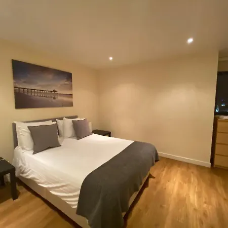 The Heights - River And City View דירה *