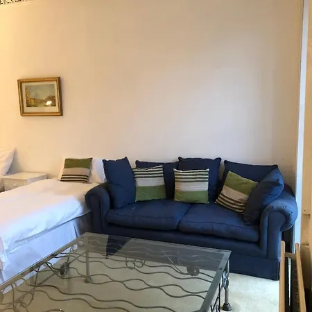 The Georgian House Konukevi