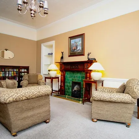 Glasgow Guest House 3*
