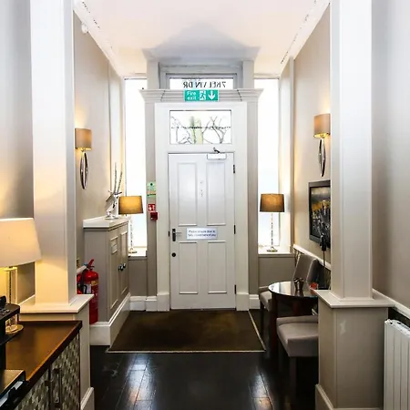 Ambassador Hotel 3*