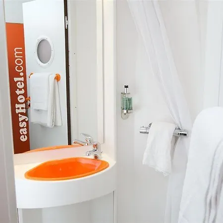 イージーホテル シティ 2*