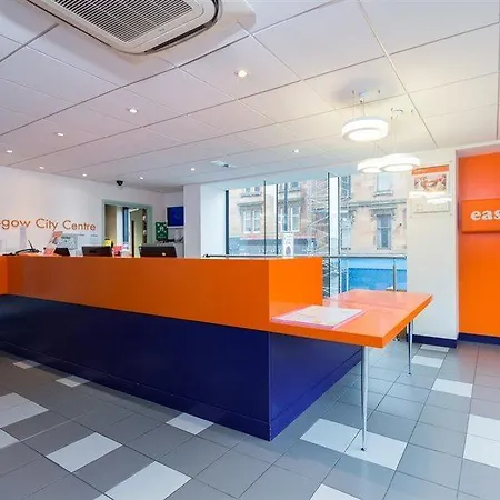 イージーホテル シティ