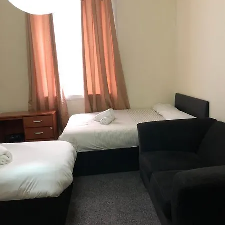 Renfrew At Centre * Glasgow