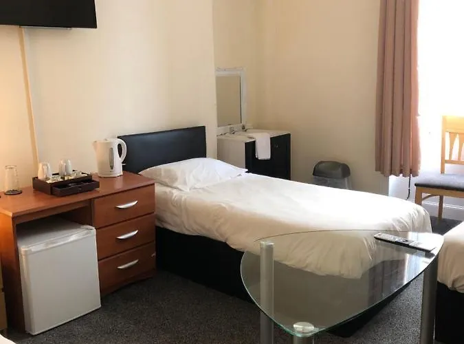 Renfrew At Centre Bed & Breakfast Glasgow