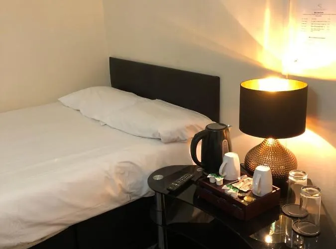 Renfrew At Centre Bed & Breakfast Glasgow